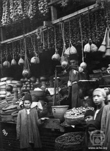 عکس قدیمی مغازه خواربارفروشی